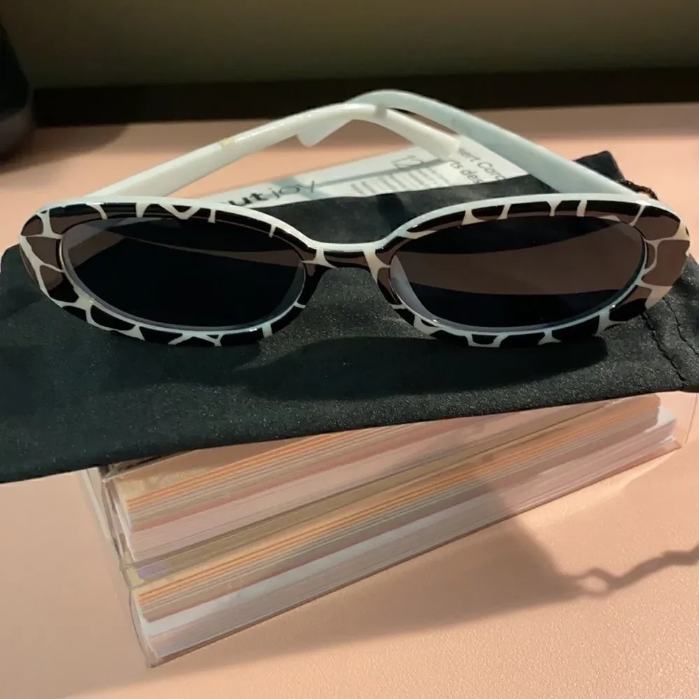 Oval Small Vintage animal print Tinted Lens